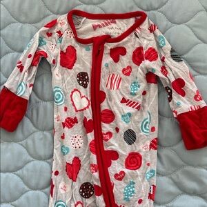 Little sleepies valentines zippy EUC